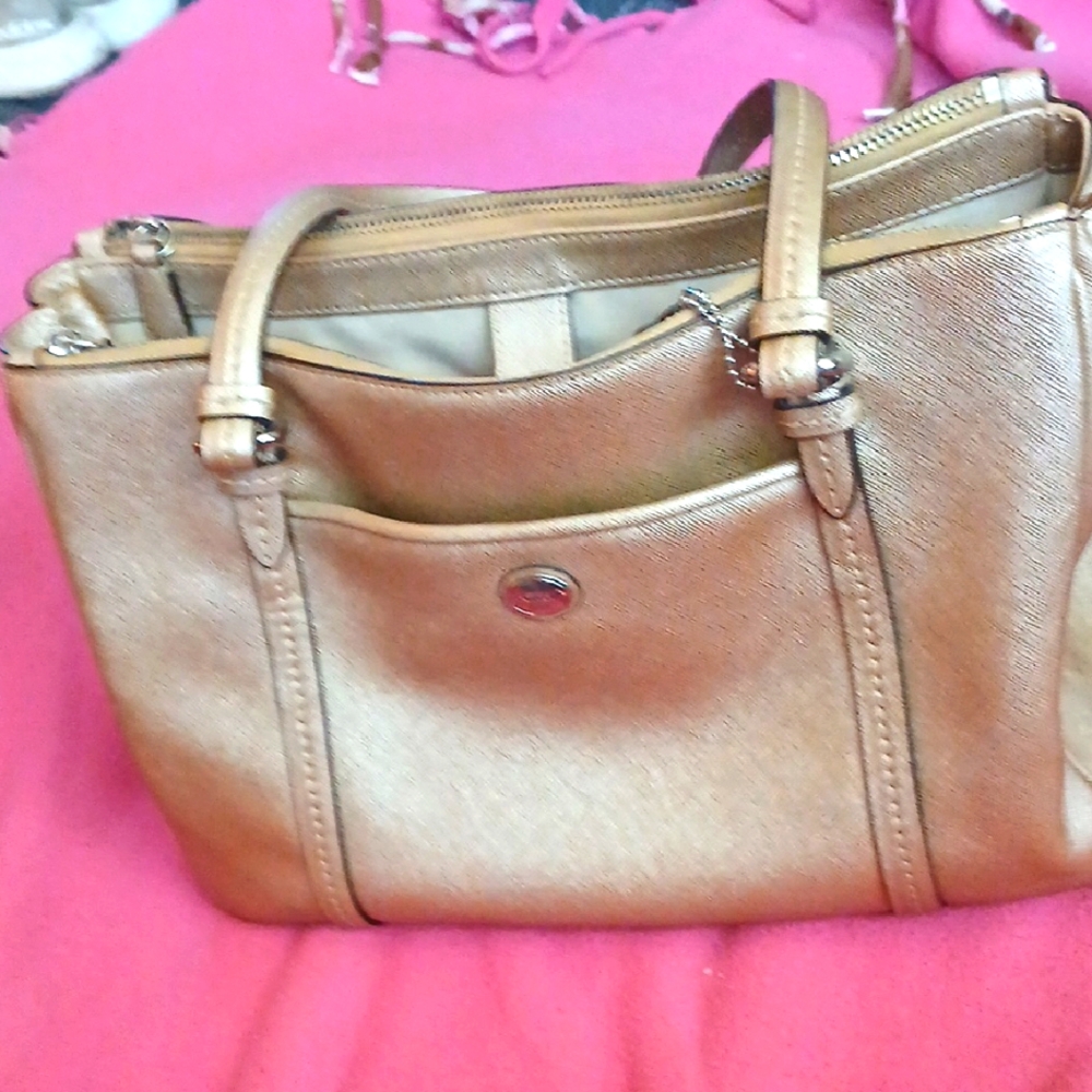 Elegant CoachTan Leather Handbag